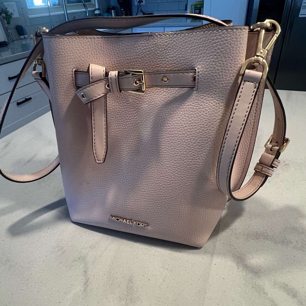 Michael kors pink leather crossbody bag.